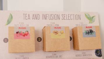 Exhibición de una variedad de tés e infusiones.
