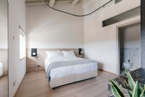 Deluxe Suite | 1 bedroom, in-room safe, desk, free WiFi