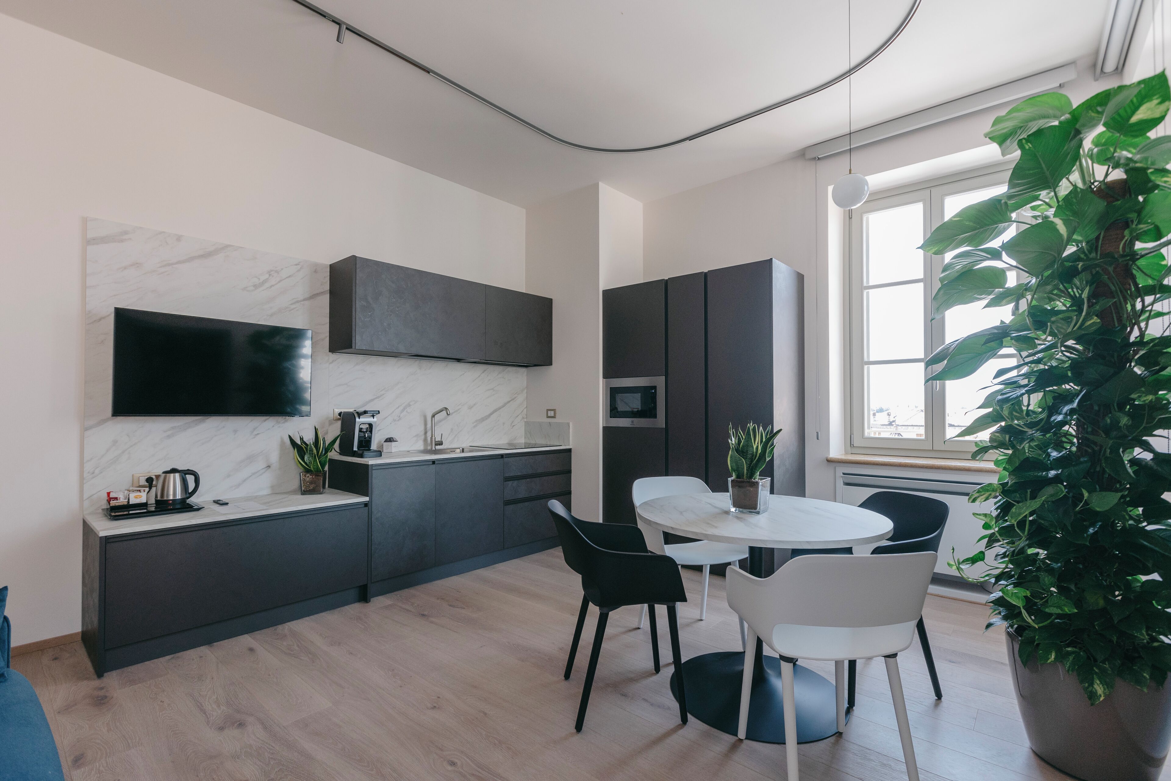 Suite Deluxe | Cuisine privée | Réfrigérateur, micro-ondes, plaque de cuisson, lave-vaisselle