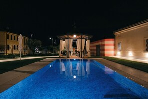 Seasonal outdoor pool