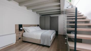 Deluxe-Maisonette, Stadtblick | 1 Schlafzimmer, Zimmersafe, Schreibtisch, kostenloses WLAN