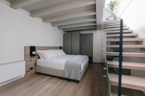 Deluxe maisonnette, uitzicht op de stad | 1 slaapkamer, een kluis op de kamer, een bureau, gratis wifi