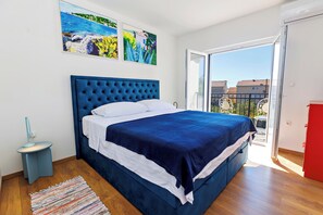 2 bedrooms, in-room safe, iron/ironing board, travel cot - Villa Trapezium - private heated pool & table soccer (Kaštel Kambelovac)