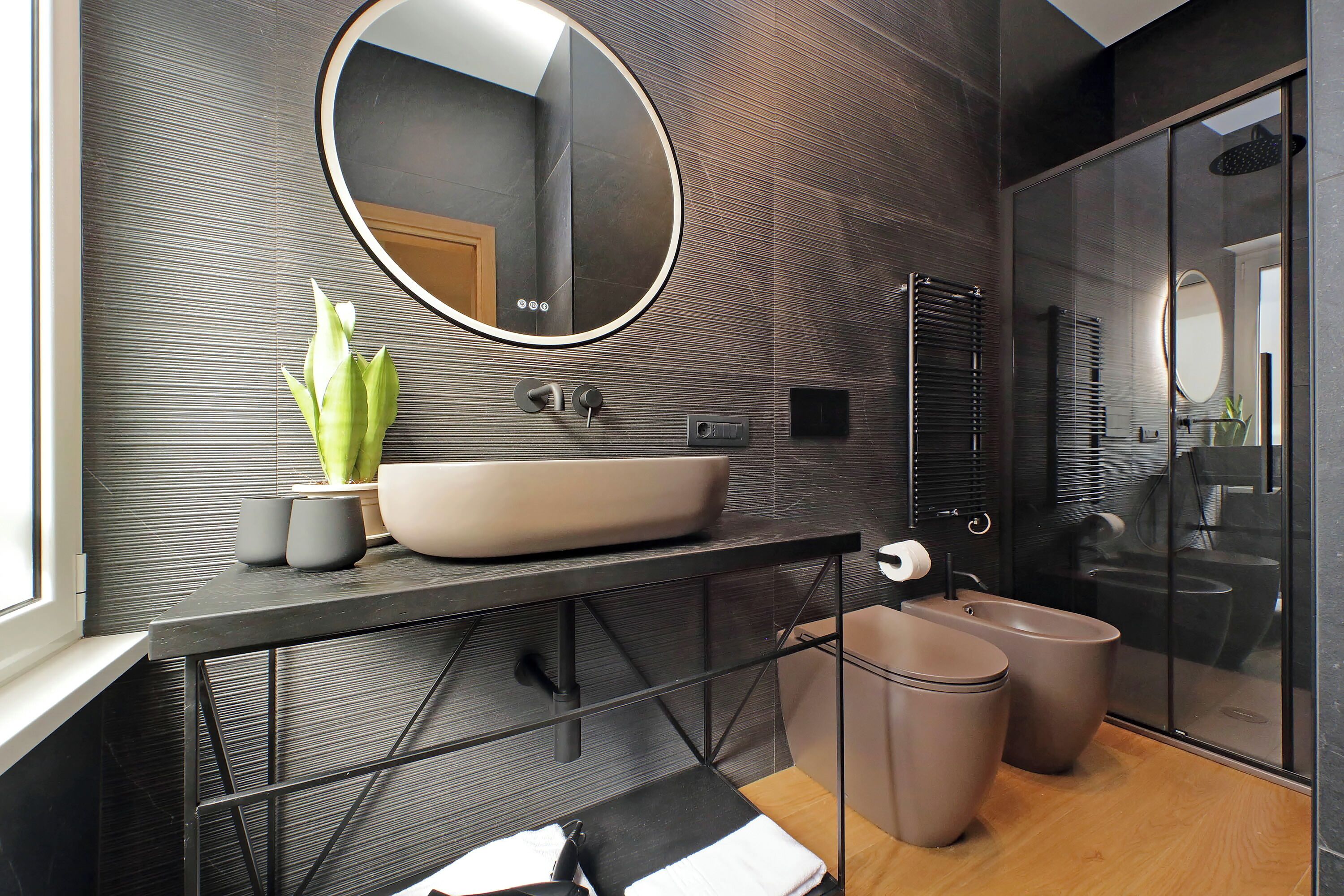 Shower, free toiletries, hair dryer, bidet