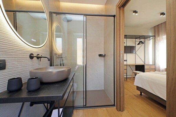 Junior Double Room | Bathroom