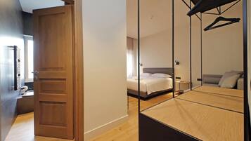 Deluxe tweepersoonskamer | Donzen dekbedden, bedden met traagschuimmatras, verduisterende gordijnen