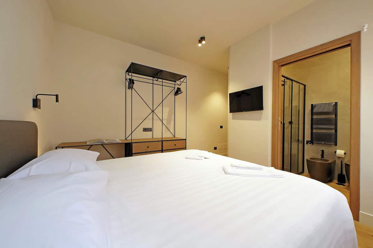 Classic Double Room | Down comforters, pillowtop beds, blackout drapes, soundproofing