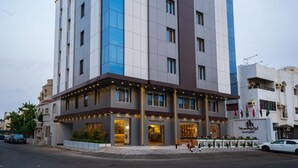 A multi-story hotel with a modern design, featuring a prominent entrance with glass doors and a reception area. - luluat alsafa apatments (Jeddah)