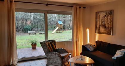Quiet vacation apartment on the edge of the forest with large garden and terrace