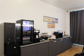 Petit déjeuner en libre-service compris en semaine