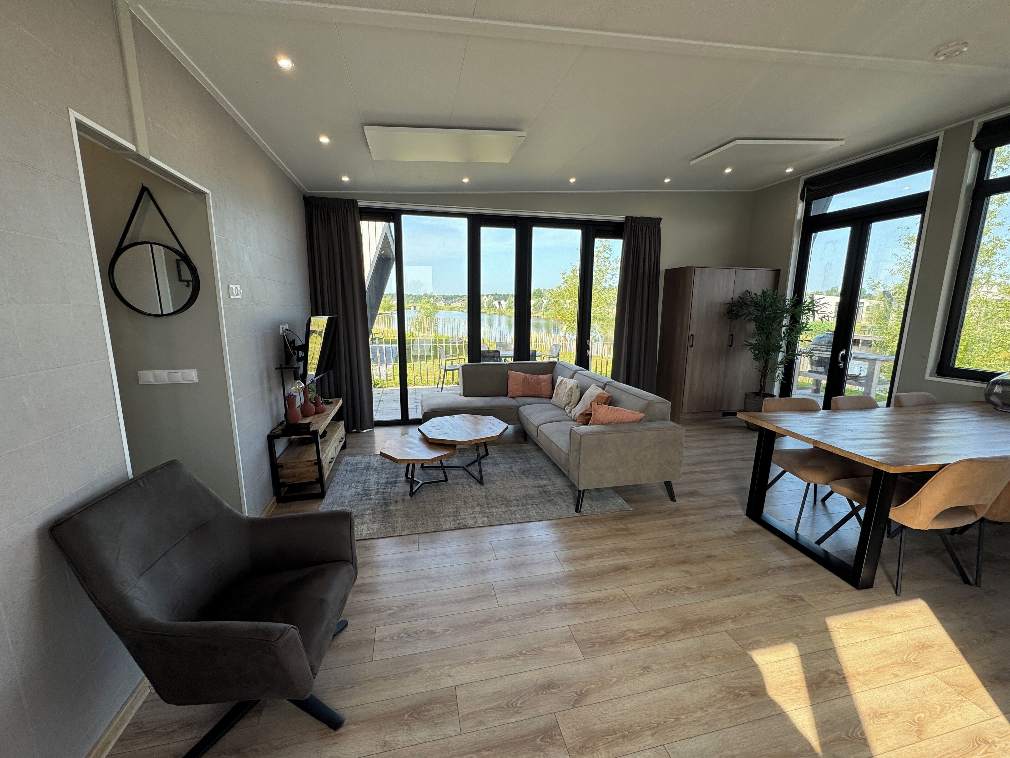 Modern Chalet With Exceptional Lake And River Views, Private Garden And Fenced P - Kampen