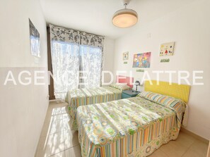 2 soverom og strykejern/-brett