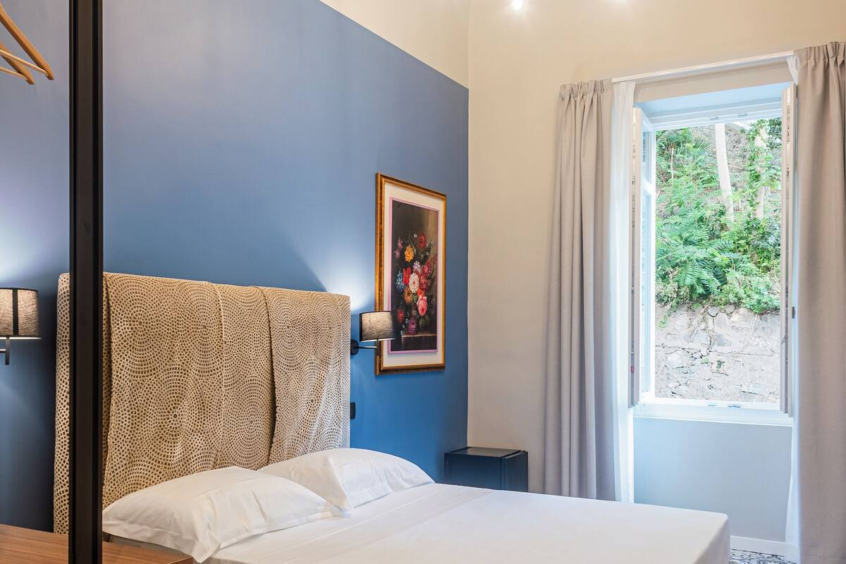 Classic Room, City View | 1 bedroom, in-room safe, desk, laptop workspace