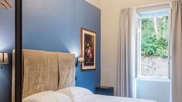 Classic-huone, kaupunkinäköala | 1 makuuhuone, tallelokero huoneessa, työpöytä