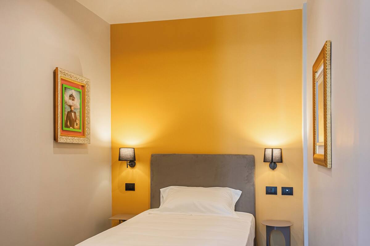 Deluxe Single Room, City View | 1 bedroom, in-room safe, desk, laptop workspace