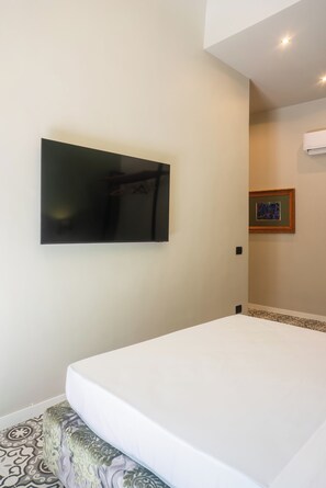 ห้องดีลักซ์ | 1 ห้องนอน, ตู้นิรภัยในห้องพัก, โต๊ะทำงาน, พื้นที่ทำงานแบบใช้แล็ปท็อป