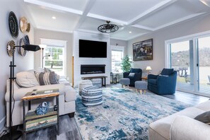 Smart TV, fireplace - Modern lakefront home with wraparound decks, firepit, and stunning water views on both levels. (Hiwassee)