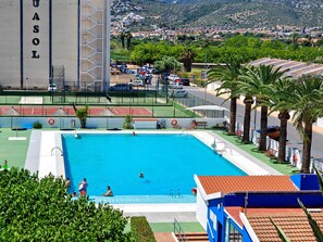 Pool - Apartment view on the beach , in a residence with shops, 1 bedroom,pool and lift. (Peníscola/Peñíscola)