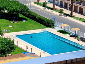 Pool - Apartment view on the beach , in a residence with shops, 1 bedroom,pool and lift. (Peníscola/Peñíscola)