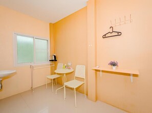 Basic Double Room, 1 Queen Bed | Living area | 32-inch TV with cable channels - Rockwood house Resort and Thai massage (Phaya Yen)