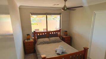 3 bedrooms, desk, iron/ironing board, WiFi