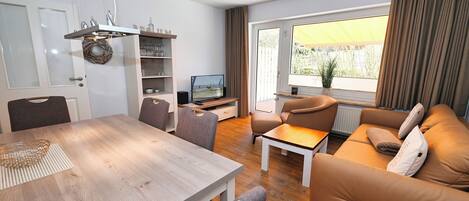 Tv, dvd-afspiller, stereoanlæg