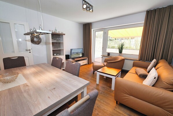 Fernseher, DVD-Player, Stereoanlage