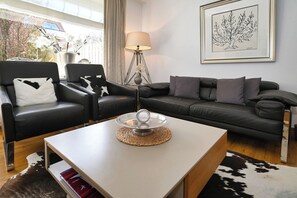 TV, DVD player, stereo - Fischer's Hus apartment 4<br>Modern apartment with terrace and awning (Büsum)