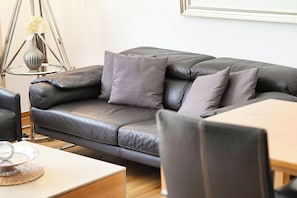 Télévision, lecteur de DVD, chaîne hi-fi