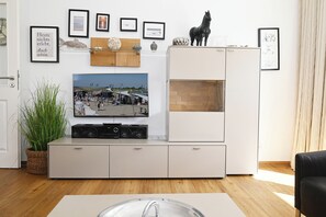 Interior - Fischer's Hus apartment 4<br>Modern apartment with terrace and awning (Büsum)