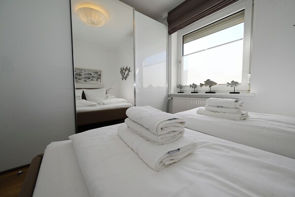 2 bedrooms, free WiFi - Fischer's Hus apartment 4<br>Modern apartment with terrace and awning (Büsum)