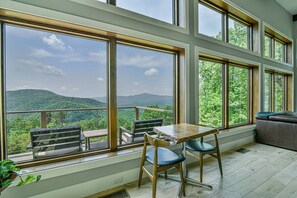 Deluxe-hús - 3 svefnherbergi - reyklaust - fjallasýn | Borðhald á herbergi eingöngu