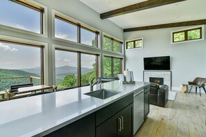 Private kitchen - High Cliffs (Black Mountain)