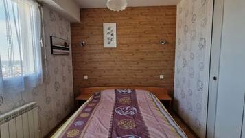 1 chambre, fer et planche Ă repasser