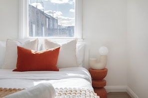 5 habitaciones, tabla de planchar con plancha, cuna de viaje y wifi