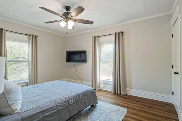 6 bedrooms, iron/ironing board, free WiFi, bed sheets