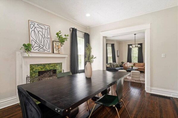 Dining - 5 Bedroom! -Middle of KC (Kansas City)