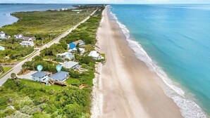 On the beach - Shell Haven | Beach Villa | Pool + Spa (Melbourne Beach)