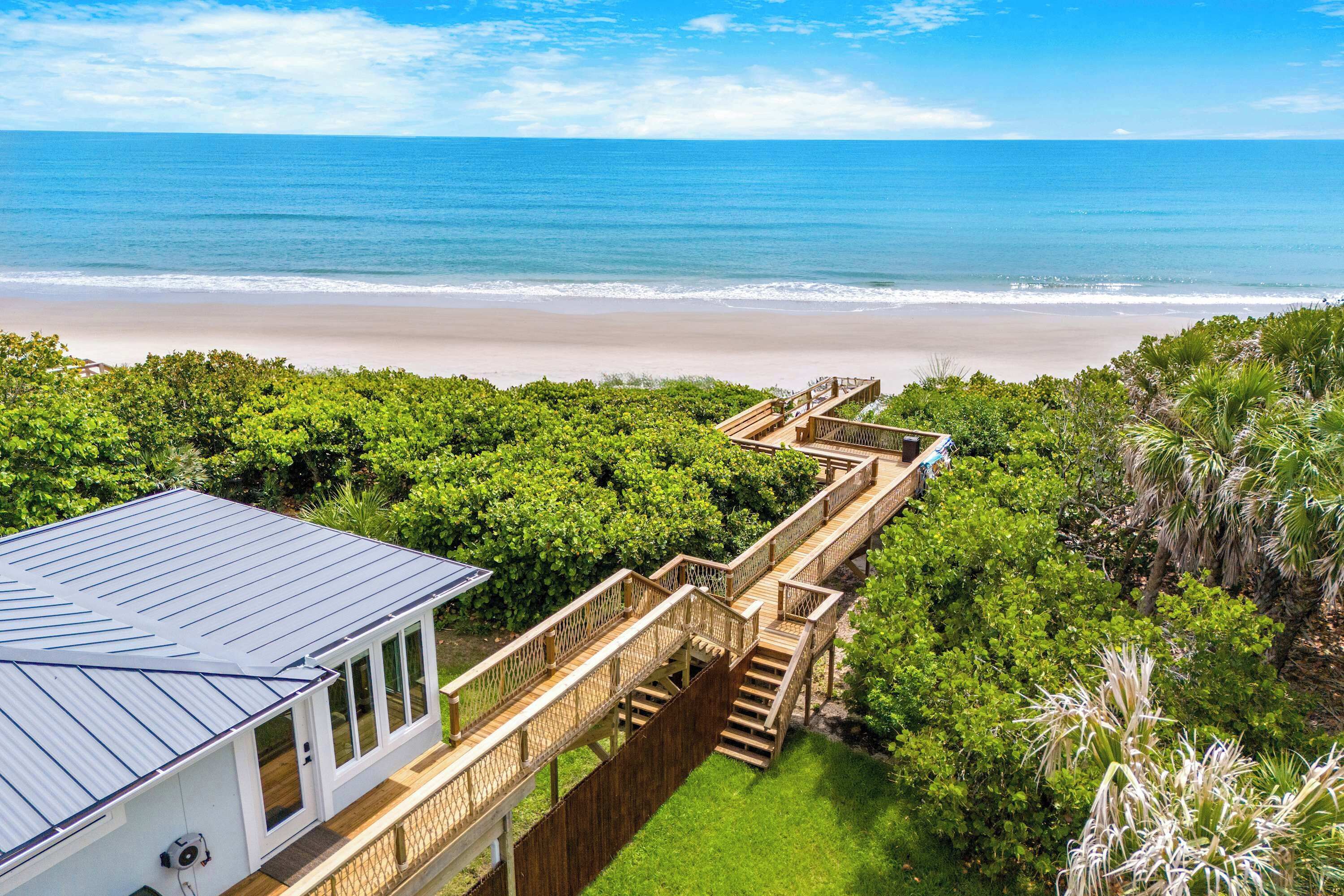 The boardwalk leads you directly to the beach. 