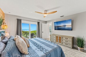 4 chambres, bureau, fer et planche à repasser, lit parapluie