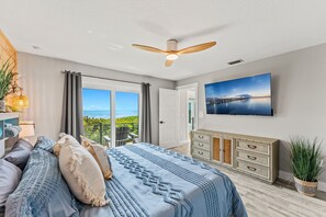 4 bedrooms, desk, iron/ironing board, travel cot