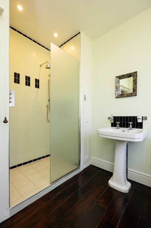 淋浴設備、風筒、提供毛巾