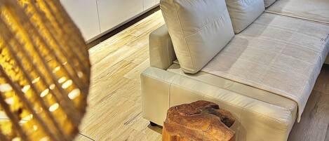 Smart TV, fireplace, stereo