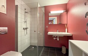 淋浴设施、吹风机