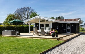 Outdoor dining - Lovely home in Otterup with WiFi (Otterup)