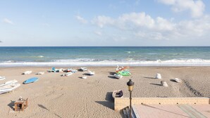 A beach with boats and a lamp post. - Beach front apartment (San Luis de Sabinillas)