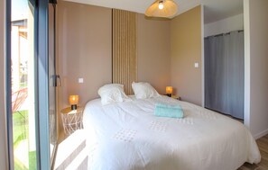 4 chambres, fer et planche à repasser, lit parapluie, Wi-Fi gratuit