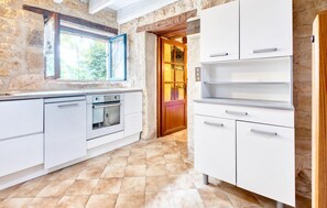 Refrigerador, horno, placa de cocina, lavavajillas