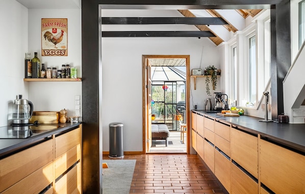 Fridge, stovetop, dishwasher, coffee/tea maker