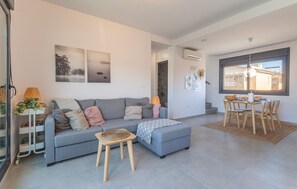 TV - Stunning apartment in Torrevieja with WiFi (Torrevieja)